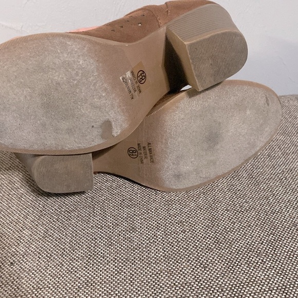 City Classified tan suede ankle boots, size 8 1/2. - Picture 8 of 12